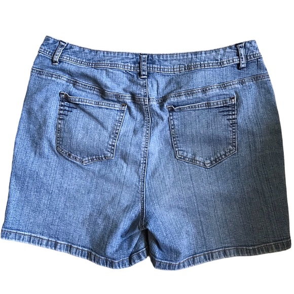 ST. JOHN’S BAY STRETCH JEAN SHORTS - Picture 2 of 3